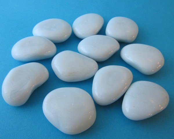 White Porcelain Glass - Pebbles (Large) 25kg Bag